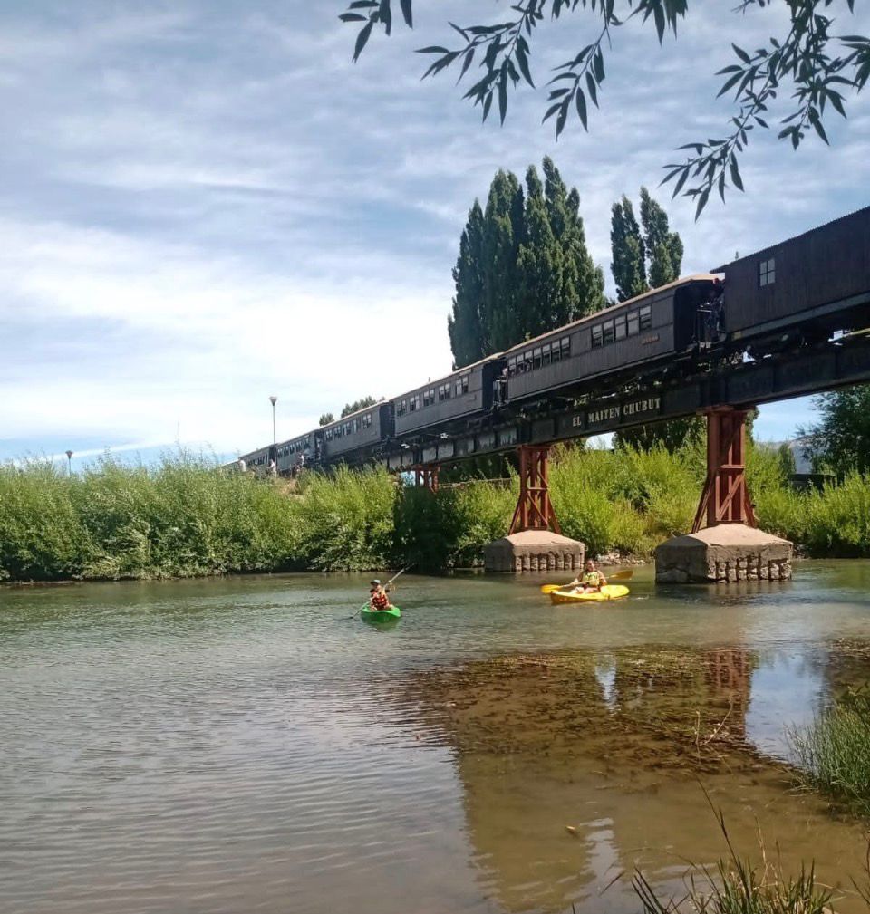 Recorrido en kayak entre paisajes patagónicos